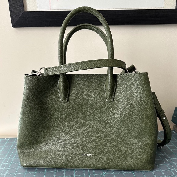 Green Matt & Nat Tote - Picture 1 of 8